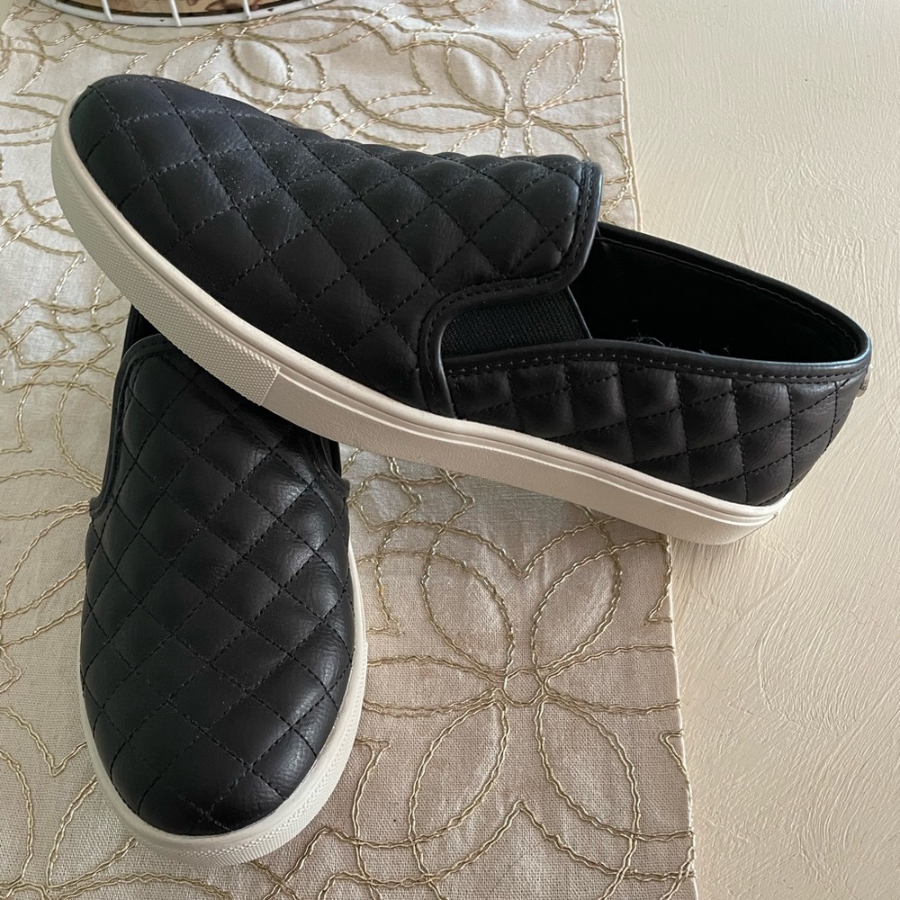 NWOT Steve Madden slip on shoes